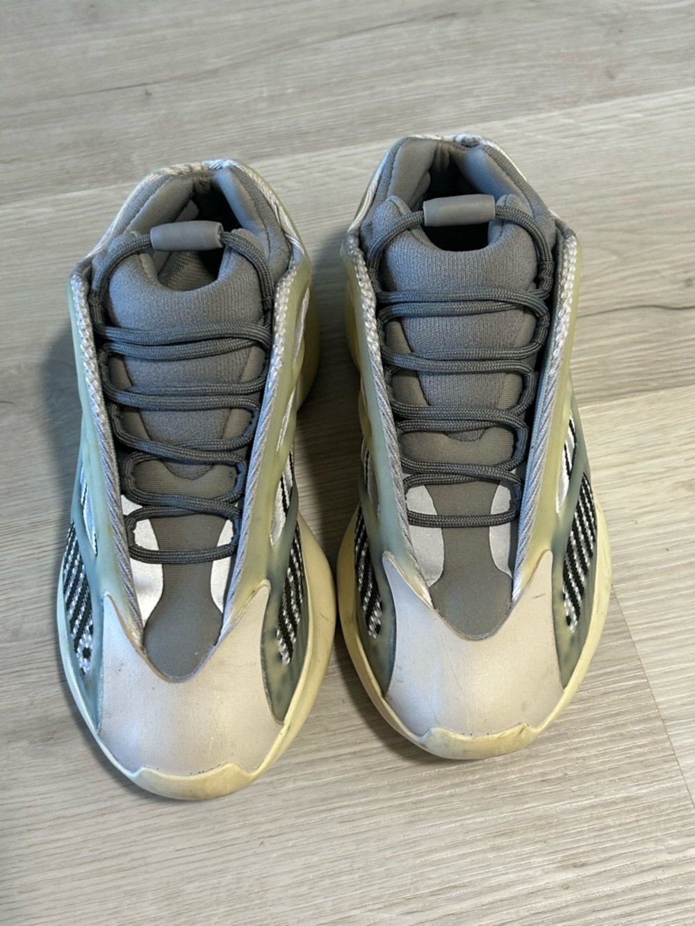 Adidas Yeezy 700 V3 "Fade Salt" sneakers